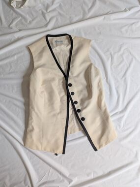 Georgiou Studio Cream & Black Trim Vest Size Small